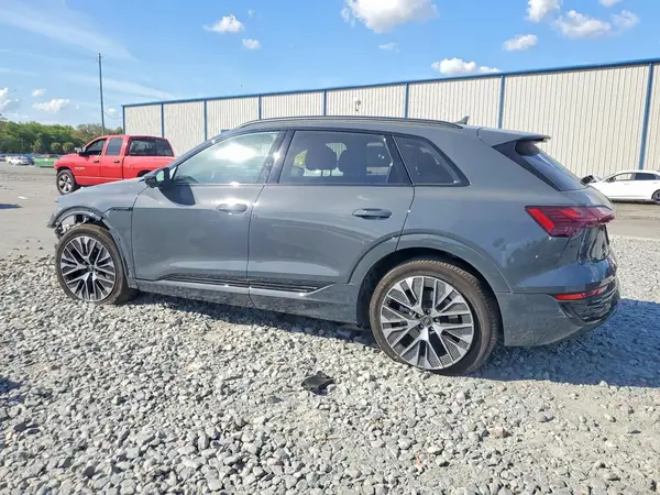 WA15AAGE7RB066566 2024 AUDI Q8 - Image 2