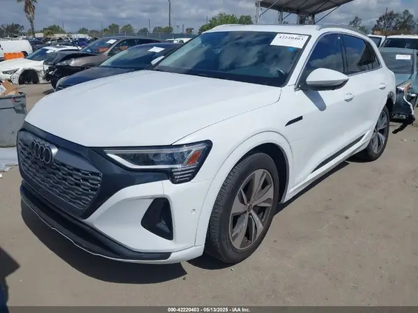 WA15AAGE8RB007266 2024 AUDI Q8 - Image 2