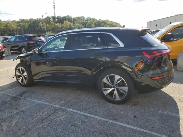 WA15AAGE8RB008725 2024 AUDI Q8 - Image 2