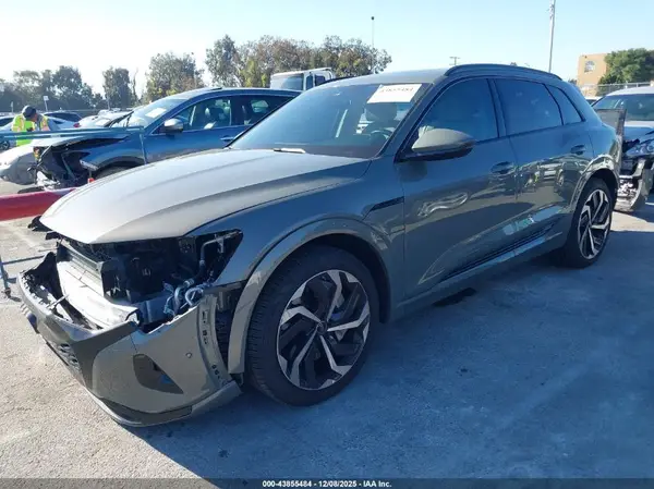 WA15AAGE8RB011382 2024 AUDI Q8 - Image 2