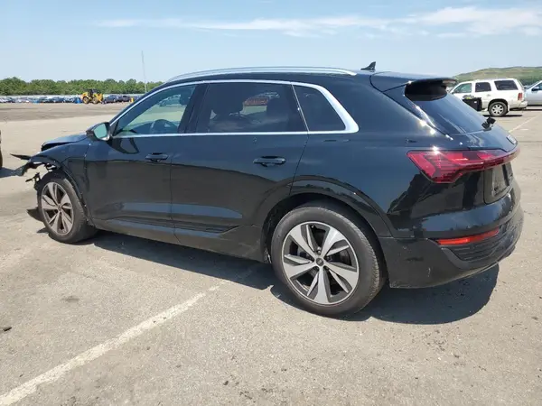 WA15AAGE8RB025976 2024 AUDI Q8 - Image 2