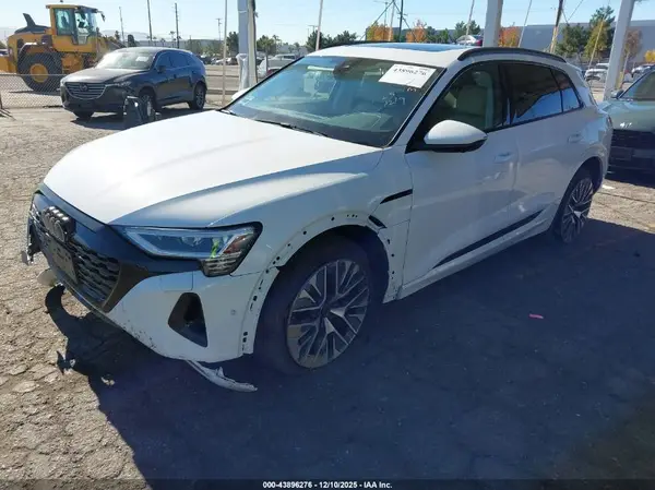 WA15AAGE8RB026318 2024 AUDI Q8 - Image 2