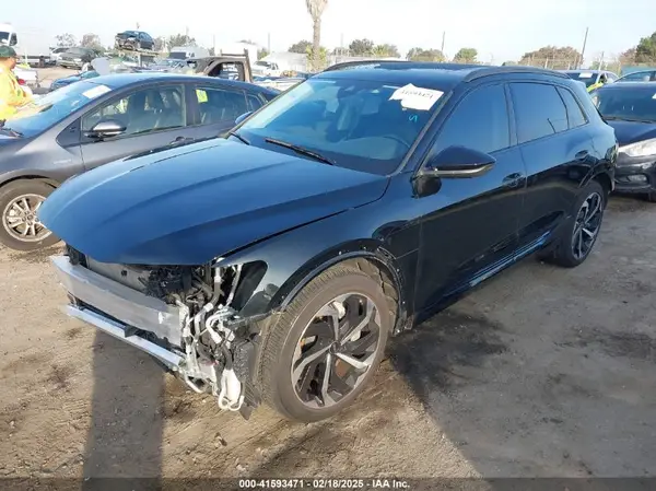 WA15AAGE8RB036637 2024 AUDI Q8 - Image 2