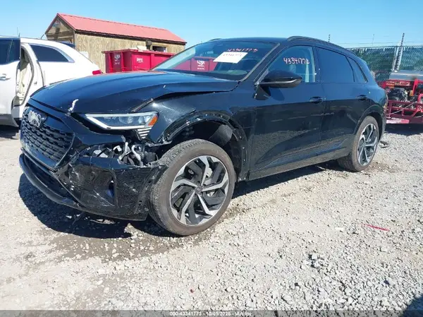 WA15AAGE8RB049422 2024 AUDI Q8 - Image 2