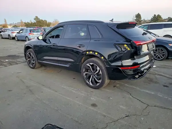 WA15AAGE8RB053552 2024 AUDI Q8 - Image 2
