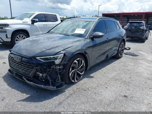 WA15AAGE8RB054393 2024 AUDI Q8 - Image 2