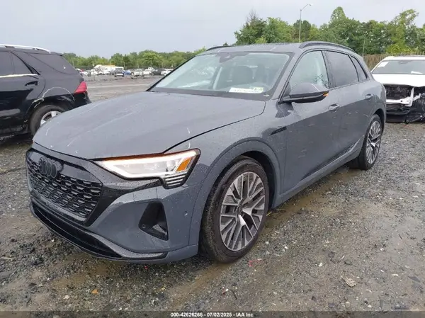 WA15AAGE8RB063952 2024 AUDI Q8 - Image 2