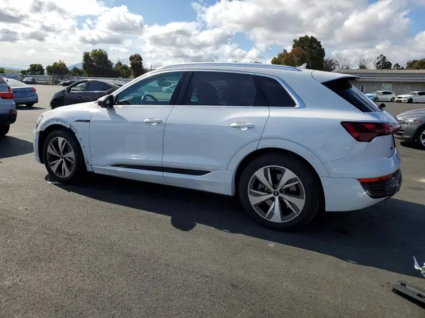 WA15AAGE9RB007289 2024 AUDI Q8 - Image 2