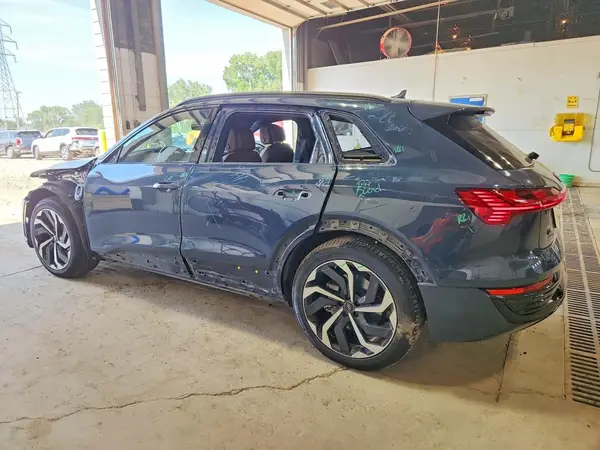 WA15AAGE9RB014338 2024 AUDI Q8 - Image 2