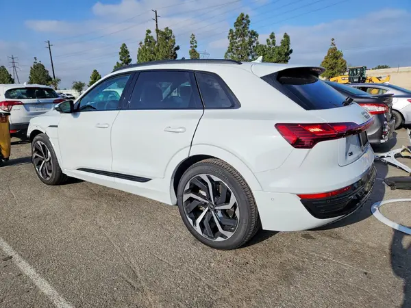 WA15AAGE9RB048361 2024 AUDI Q8 - Image 2