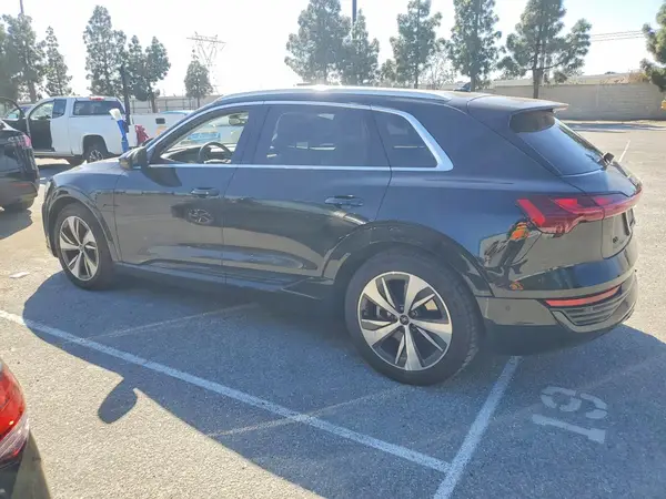 WA15AAGEXRB008340 2024 AUDI Q8 - Image 2