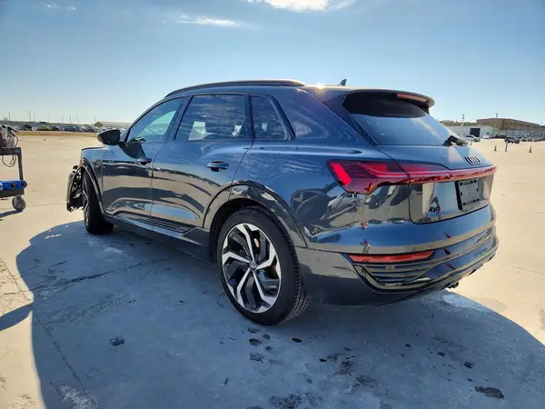 WA15AAGEXRB064097 2024 AUDI Q8 - Image 2