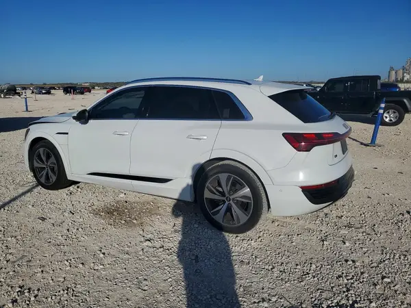 WA15ABGE1RB013500 2024 AUDI Q8 - Image 2