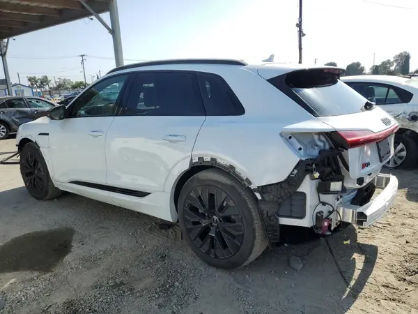 WA16AAGE1RB052327 2024 AUDI Q8 - Image 2