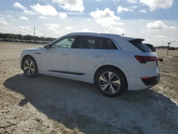 WA16AAGE2RB013276 2024 AUDI Q8 - Image 2