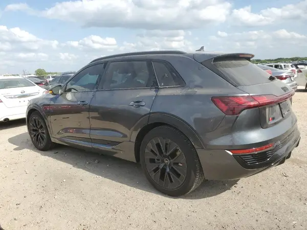 WA16AAGE2RB023404 2024 AUDI Q8 - Image 2
