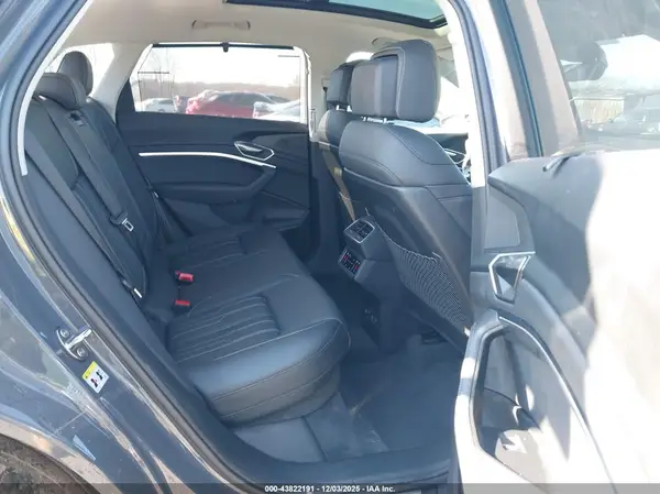 WA16AAGE3RB058825 2024 AUDI Q8 - Image 8