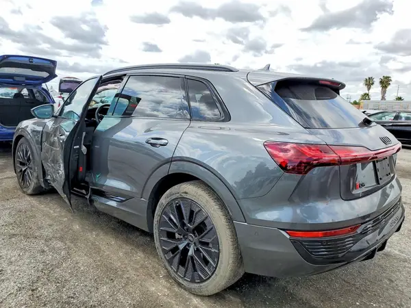 WA16AAGE5RB024093 2024 AUDI Q8 - Image 2