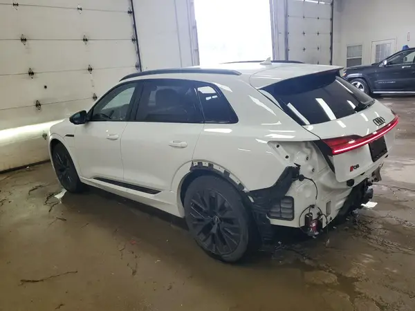 WA16AAGE8RB032446 2024 AUDI Q8 - Image 2