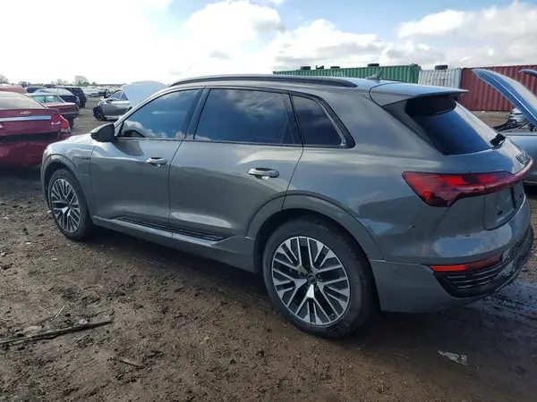 WA16AAGE8RB053054 2024 AUDI Q8 - Image 2