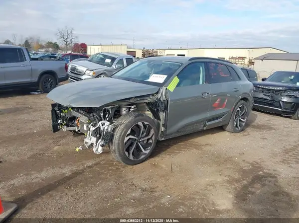 WA16AAGE9RB062670 2024 AUDI Q8 - Image 2