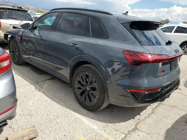 WA16AAGEXRB048776 2024 AUDI Q8 - Image 2