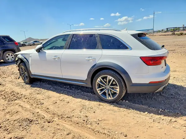 WA17NAF44HA062825 2017 AUDI A4 - Image 2