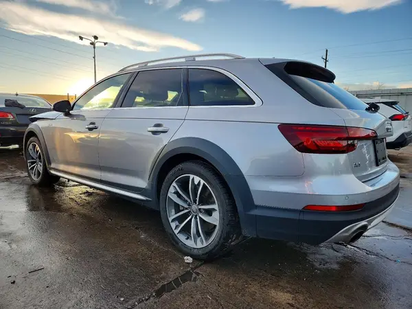 WA18NAF42JA067208 2018 AUDI A4 - Image 2