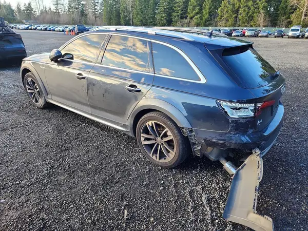 WA18NAF43HA038262 2017 AUDI A4 - Image 2
