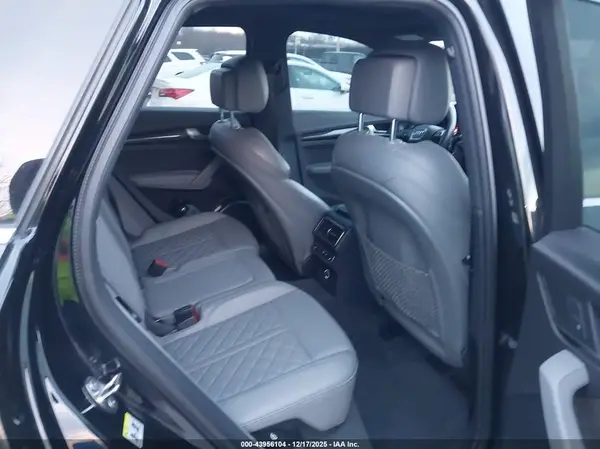 WA1A4AFY0J2084476 2018 AUDI SQ5 - Image 8