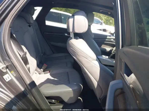 WA1A4AFY0J2099785 2018 AUDI SQ5 - Image 8