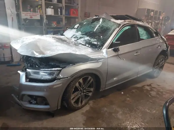 WA1A4AFY0J2119579 2018 AUDI SQ5 - Image 2