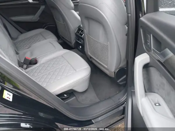 WA1A4AFY1J2207640 2018 AUDI SQ5 - Image 8