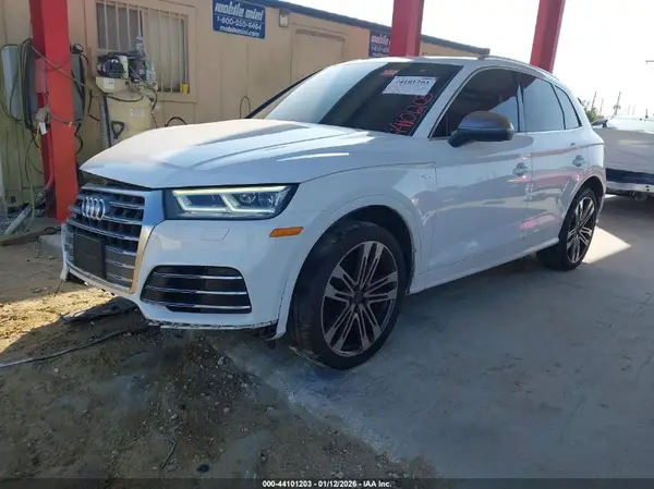 WA1A4AFY1J2233977 2018 AUDI SQ5 - Image 2