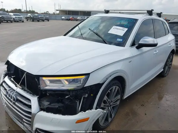WA1A4AFY3J2118149 2018 AUDI SQ5 - Image 2