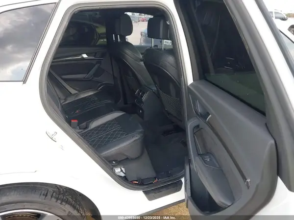 WA1A4AFY3J2118149 2018 AUDI SQ5 - Image 8