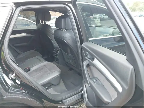 WA1A4AFY3J2130026 2018 AUDI SQ5 - Image 8
