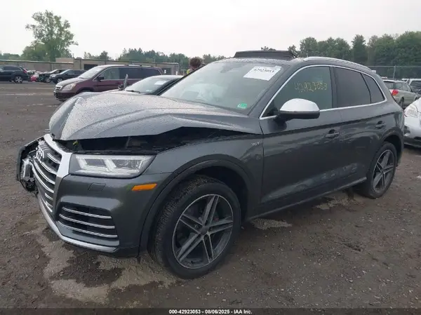 WA1A4AFY4J2009442 2018 AUDI SQ5 - Image 2