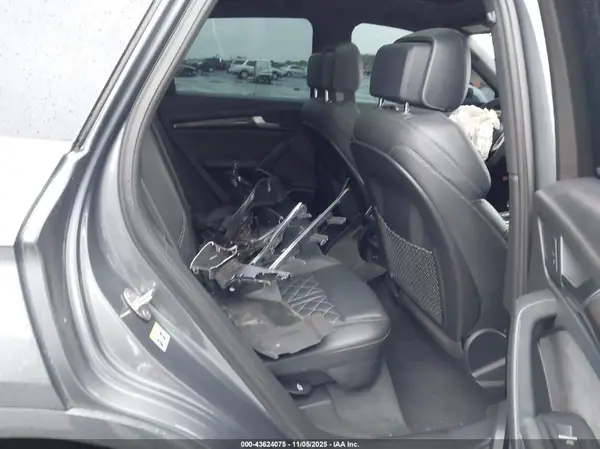 WA1A4AFY5J2144817 2018 AUDI SQ5 - Image 8
