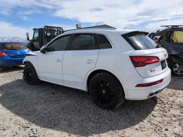 WA1A4AFY6J2137326 2018 AUDI SQ5 - Image 2