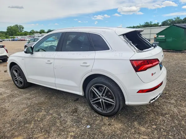 WA1A4AFY6J2200652 2018 AUDI SQ5 - Image 2