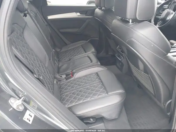 WA1A4AFY6J2220612 2018 AUDI SQ5 - Image 8
