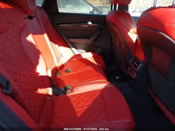 WA1A4AFY6J2243372 2018 AUDI SQ5 - Image 8