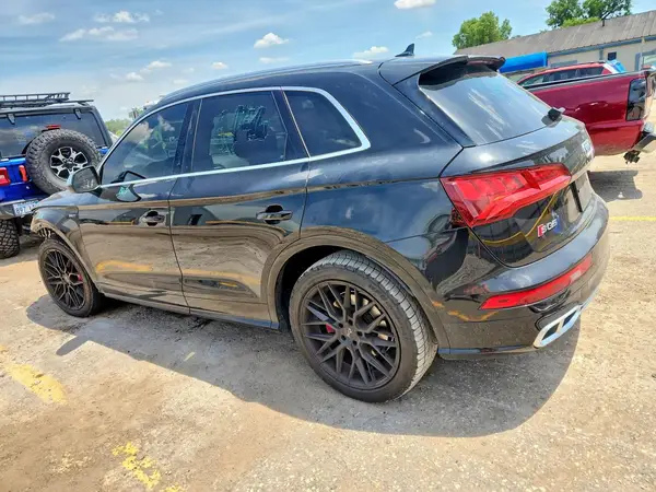 WA1A4AFY7J2040104 2018 AUDI SQ5 - Image 2
