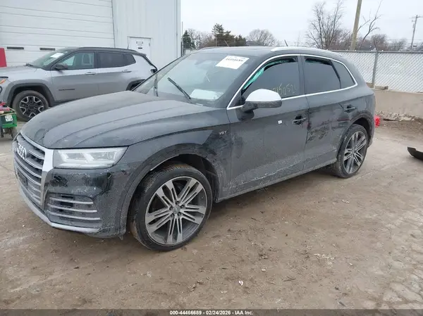 WA1A4AFY7J2091215 2018 AUDI SQ5 - Image 2