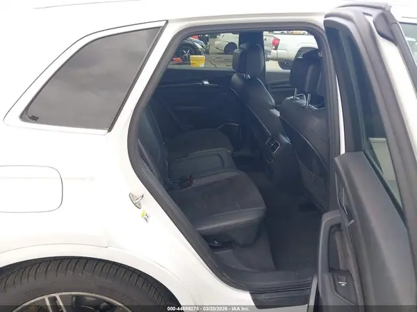 WA1A4AFY7J2221140 2018 AUDI SQ5 - Image 8