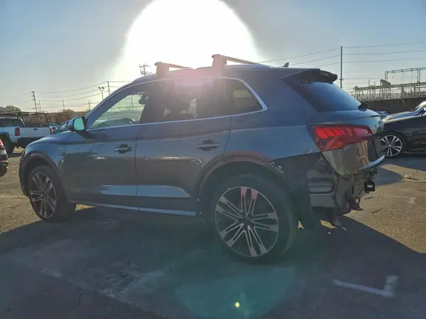 WA1A4AFY8J2155083 2018 AUDI SQ5 - Image 2