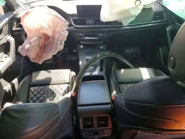 WA1A4AFY8J2209983 2018 AUDI SQ5 - Image 8