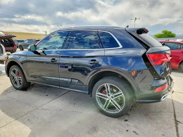WA1A4AFY9J2073606 2018 AUDI SQ5 - Image 2