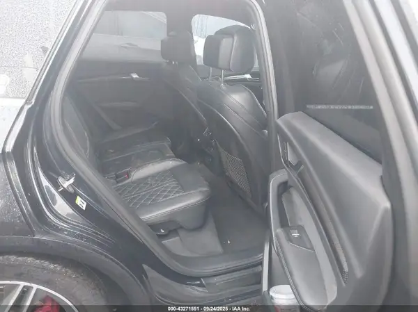 WA1A4AFY9J2240191 2018 AUDI SQ5 - Image 8